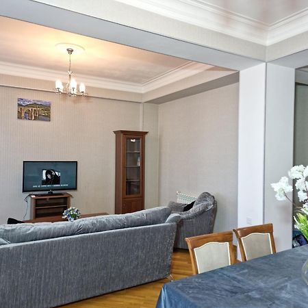 Mayden Family Apartment Baku Bagian luar foto