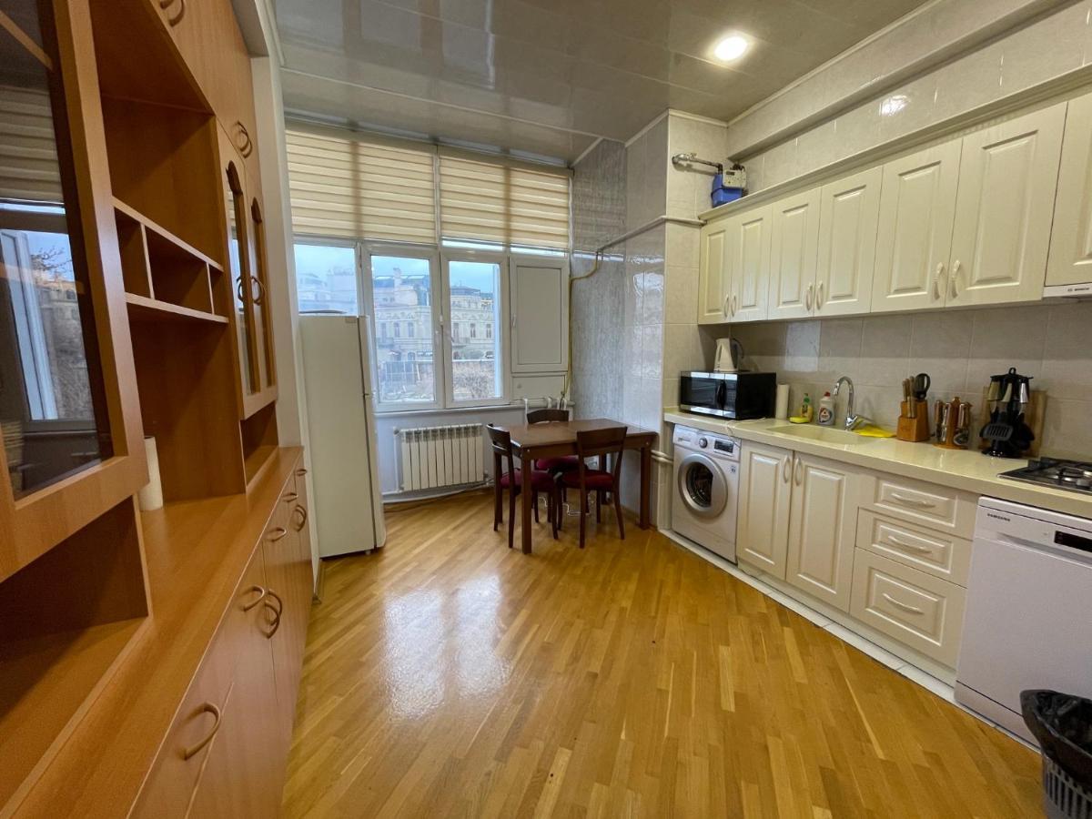 Mayden Family Apartment Baku Bagian luar foto