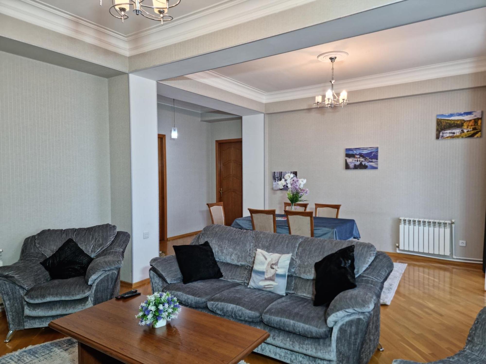 Mayden Family Apartment Baku Bagian luar foto