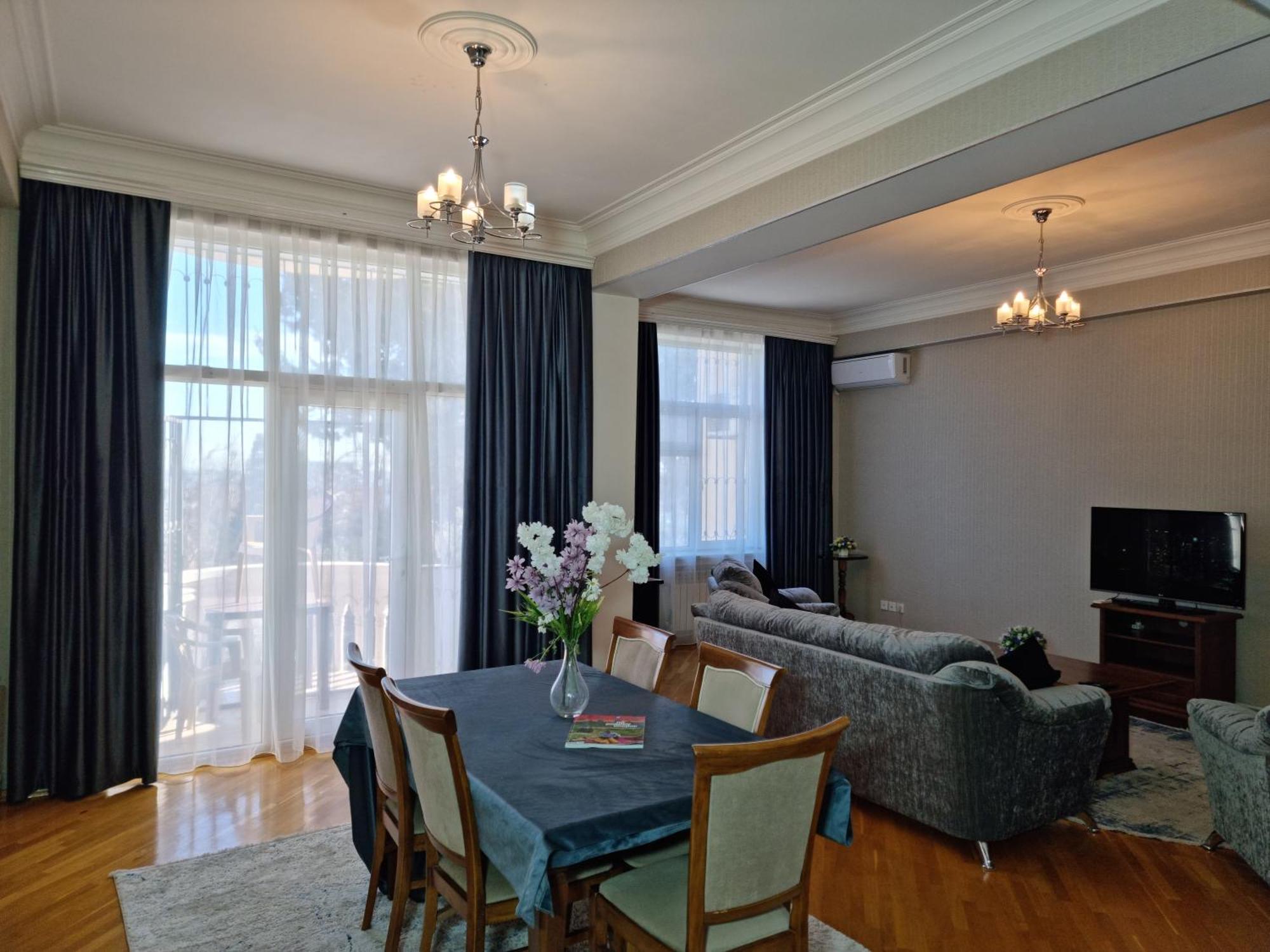 Mayden Family Apartment Baku Bagian luar foto